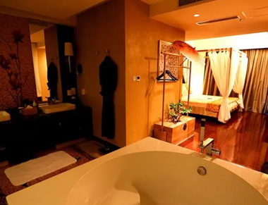 上海浦东养生会所的黄昏恋：当爱情遇上八十岁